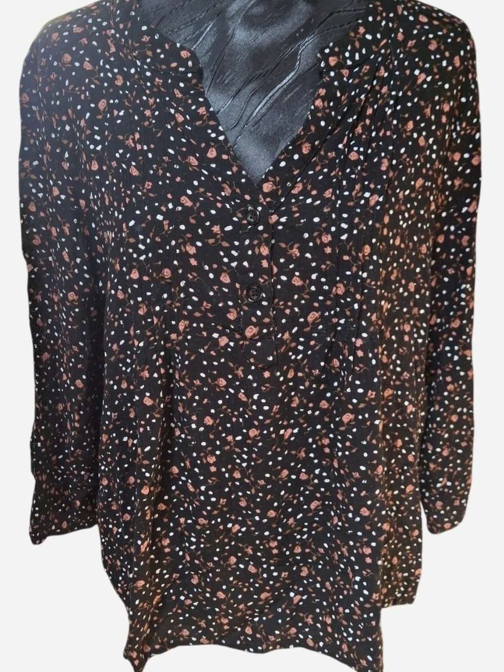 Monday Fun Floral Dotted 2-Button Split Neck Blouse Large